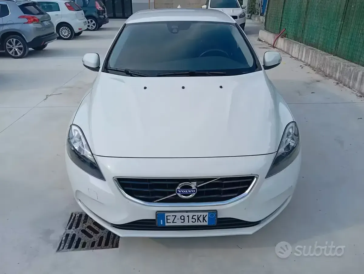 Usata Volvo V40 115 CV (84 kW) 2015 Bianco Berlina