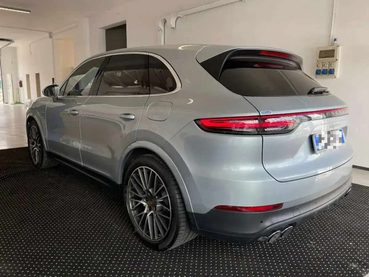 Usata Porsche Cayenne 340 CV (250 kW) 2020 Argento metallizzato SUV