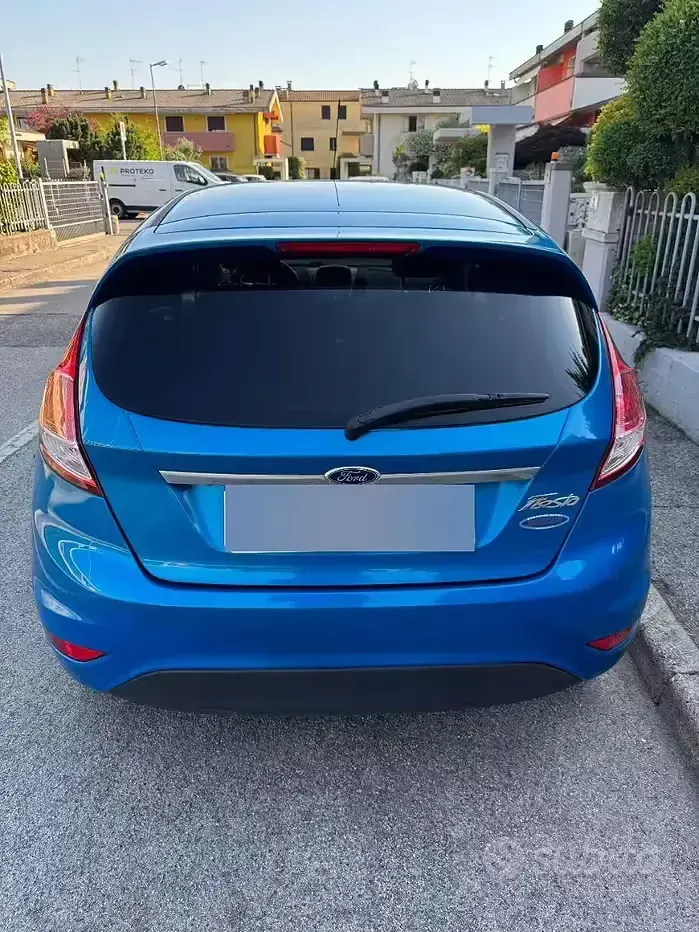 Usata Ford Fiesta Titanium 75 CV (55 kW) 2015 Blu Utilitaria