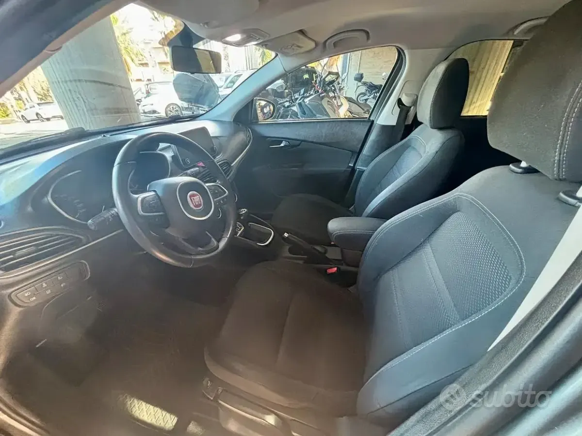 Usata Fiat Tipo 120 CV (88 kW) 2018 Grigio Berlina