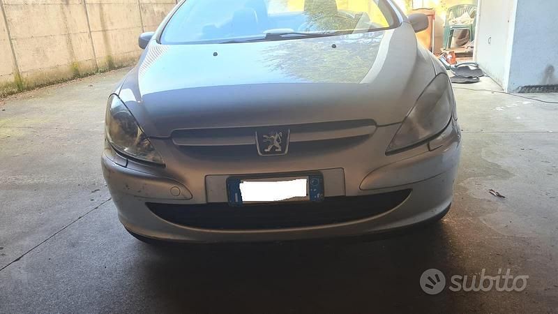 Usata Peugeot 307 CC 109 CV (80 kW) 2004 Grigio Cabrio