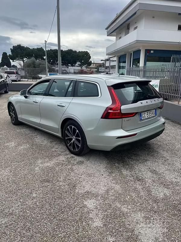 Usata Volvo V60 Business Edition 149 CV (109 kW) 2020 Beige Station wagon