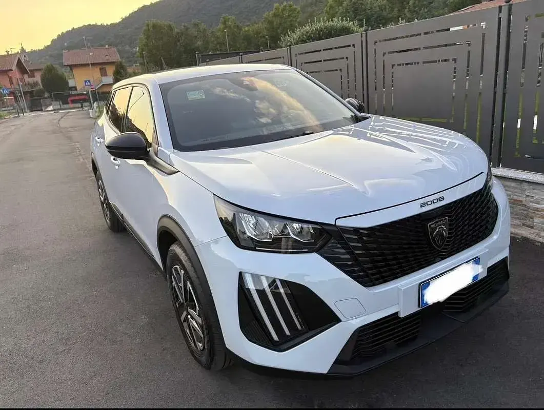 Usata Peugeot 2008 Active 102 CV (75 kW) 2025 SUV