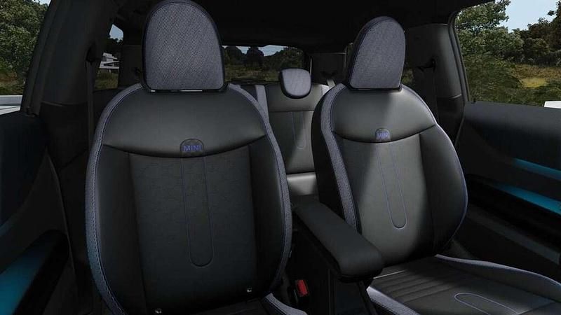 Nuova Mini Cooper Classic 156 CV (114 kW) 2026 Nanuq white Utilitaria