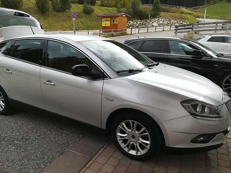 Usata Lancia Delta 120 CV (88 kW) 2010 Grigio Utilitaria