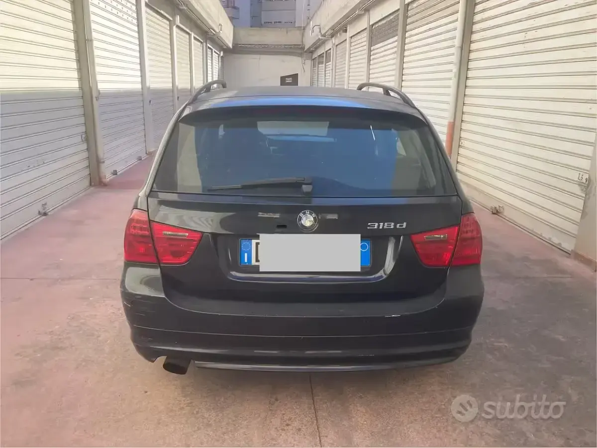 Usata BMW 318 143 CV (105 kW) 2009 Nero Station wagon