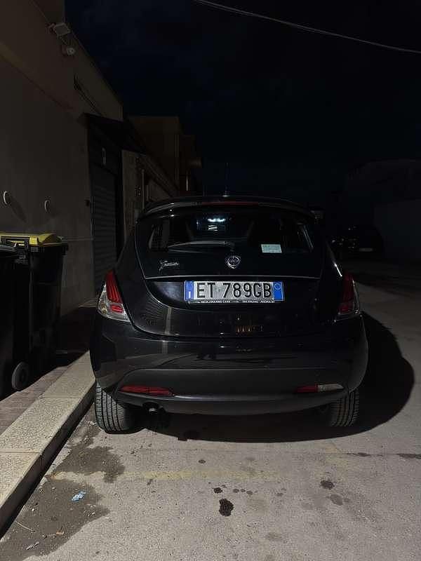 Usata Lancia Ypsilon Silver 80 CV (58 kW) 2014 Utilitaria