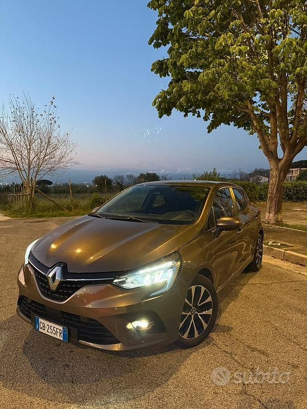 Usata Renault Clio V 85 CV (62 kW) 2020 Marrone Berlina