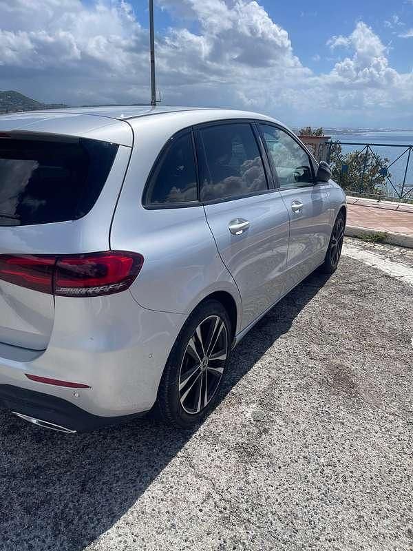 Usata Mercedes B180 116 CV (85 kW) 2019 Argento Utilitaria