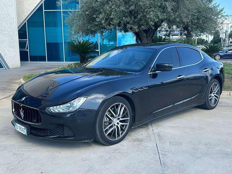 Nero Usata 2015 Maserati Ghibli Coupé | 22.900 € (Molto cara) - Immagine 1/4