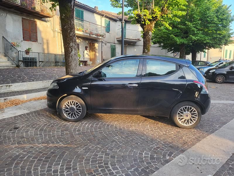 Nero Usata 2013 Lancia Ypsilon Due volumi | 6000 € (Buon prezzo) - Immagine 1/4