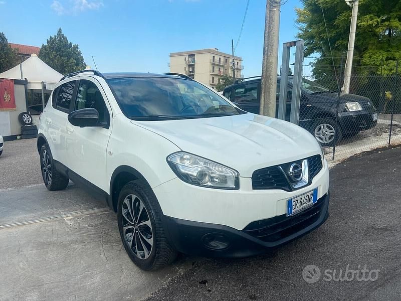 Usata Nissan Qashqai Tekna 130 CV (95 kW) 2013 Bianco SUV