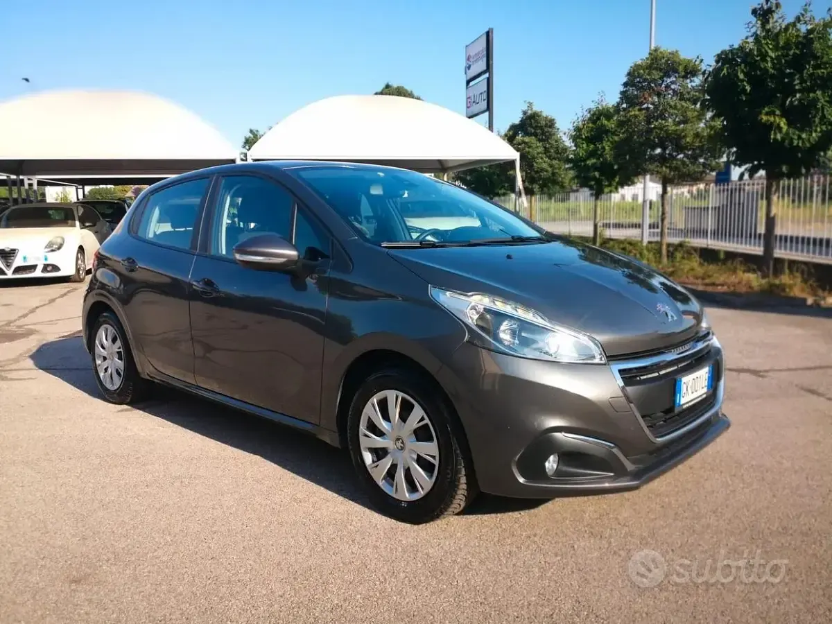 Usata Peugeot 208 82 CV (60 kW) 2018 Grigio Utilitaria