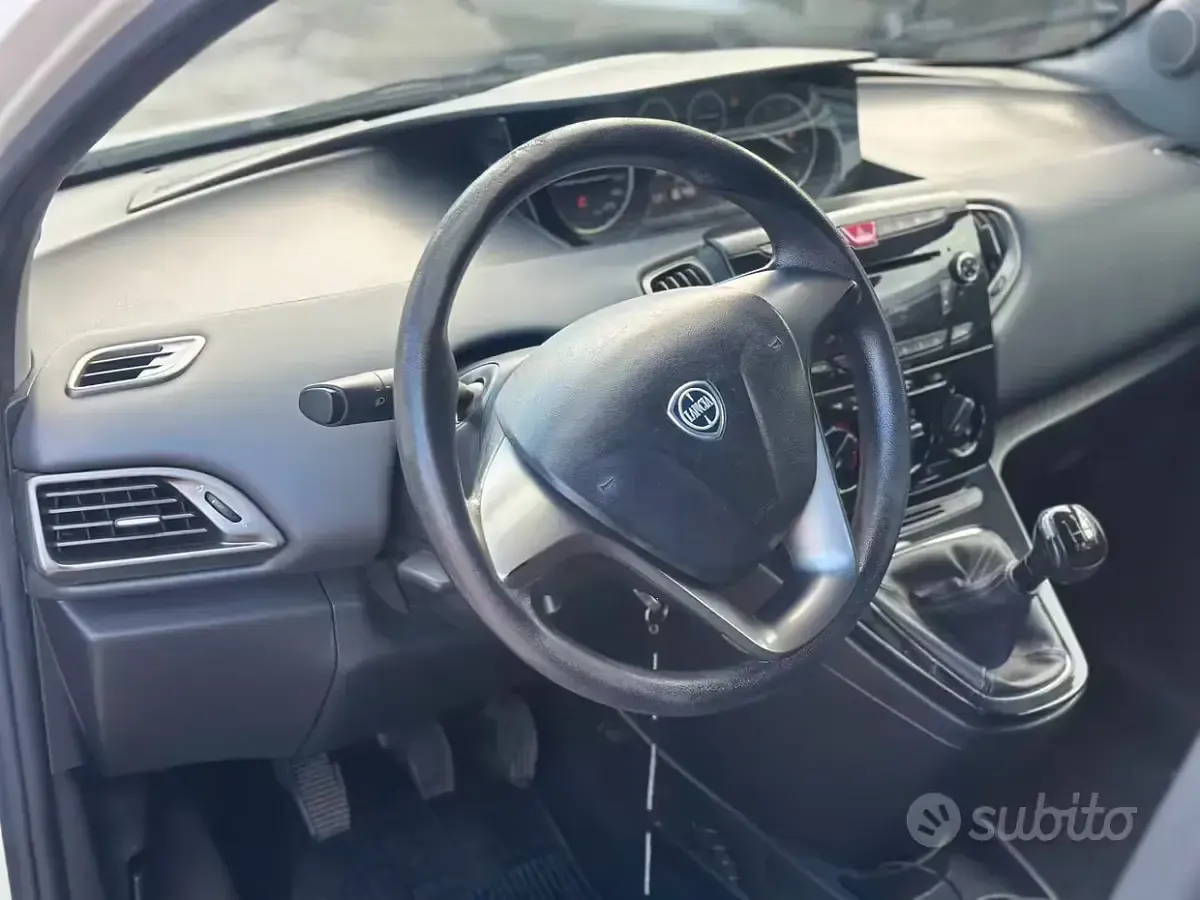 Usata Lancia Ypsilon Gold 95 CV (69 kW) 2015 Bianco Utilitaria