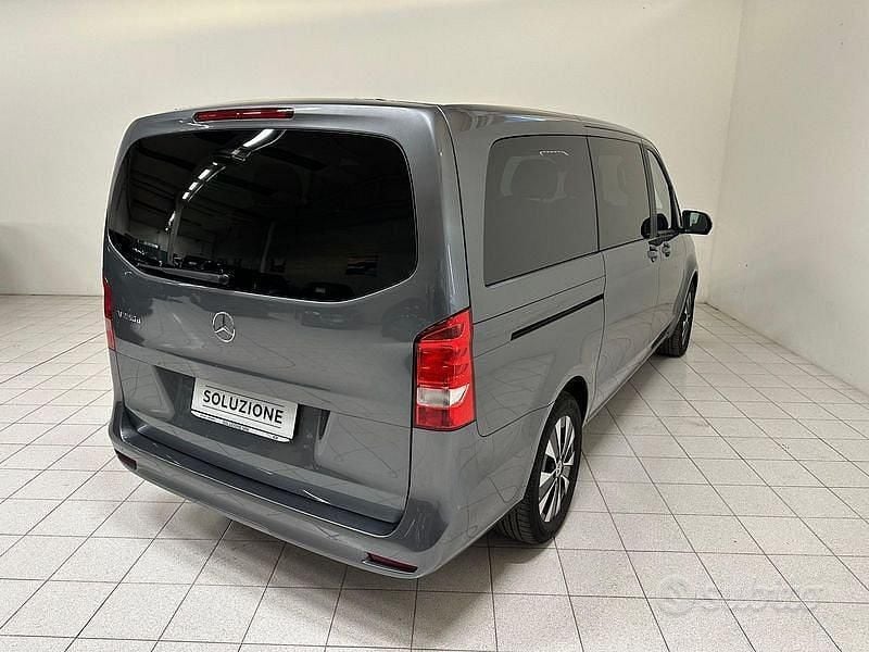 Usata Mercedes V250 Exclusive 190 CV (139 kW) 2022 Grigio Monovolume