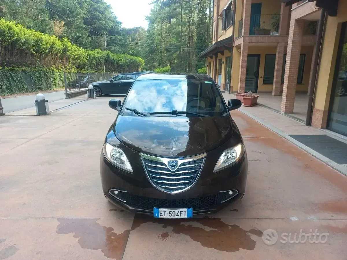 Usata Lancia Ypsilon Silver 69 CV (50 kW) 2013 Marrone Utilitaria