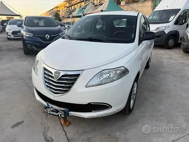 Usata Lancia Ypsilon 84 CV (61 kW) 2013 Bianco Utilitaria