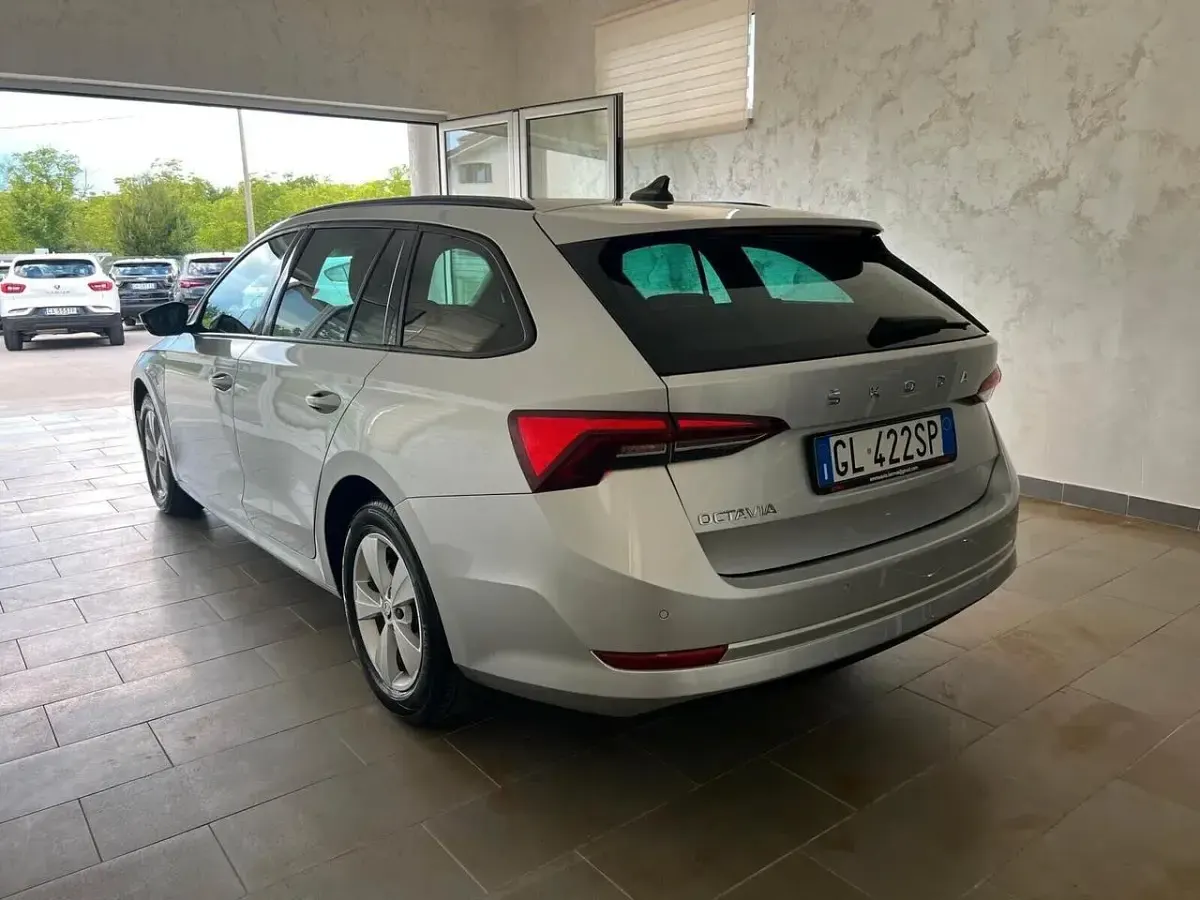 Usata Skoda Octavia Executive 150 CV (110 kW) 2022 Argento Station wagon