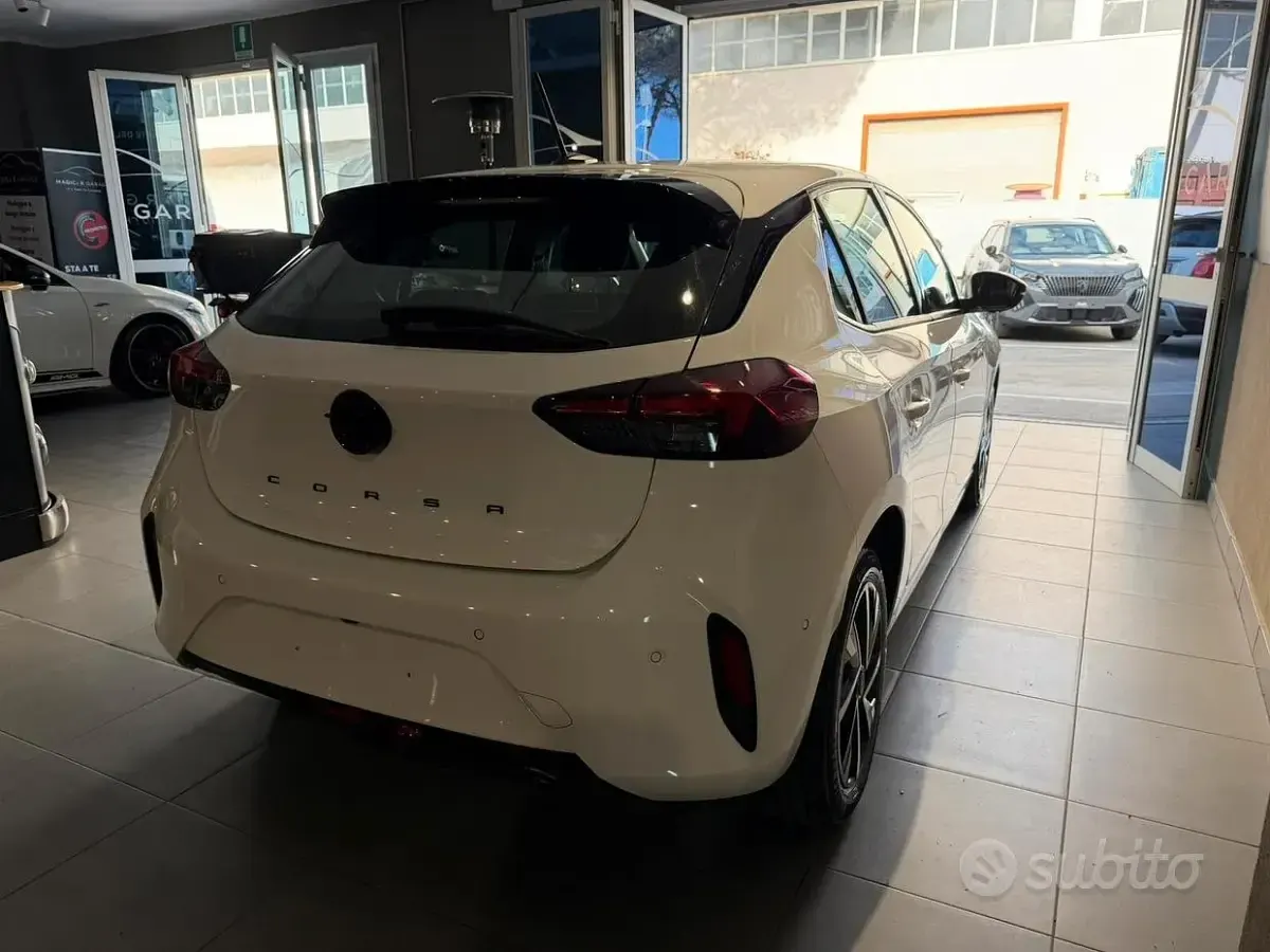 Usata Opel Corsa 101 CV (74 kW) 2025 Bianco Utilitaria