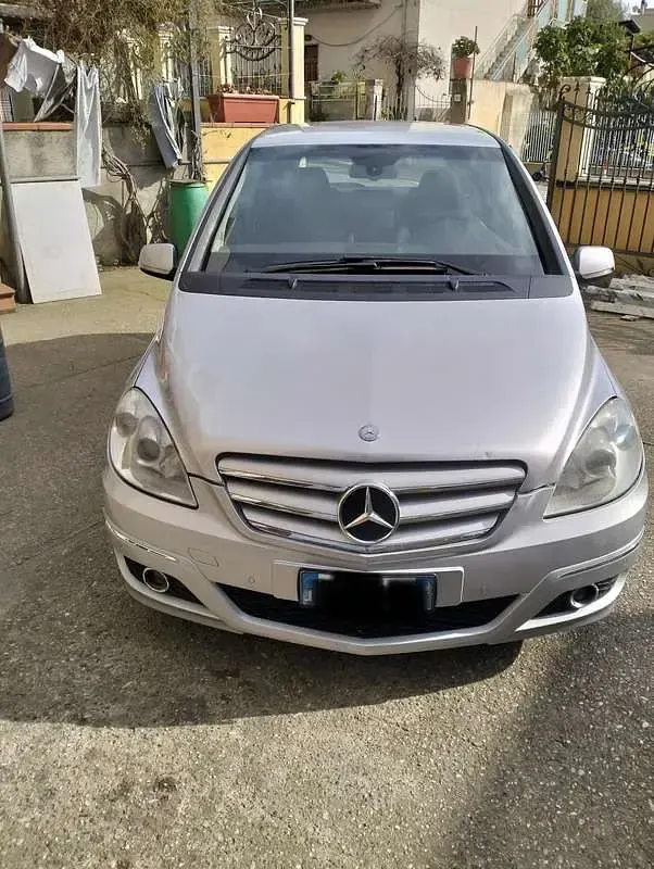 Usata Mercedes B200 Chrome 140 CV (102 kW) 2010 Grigio Monovolume