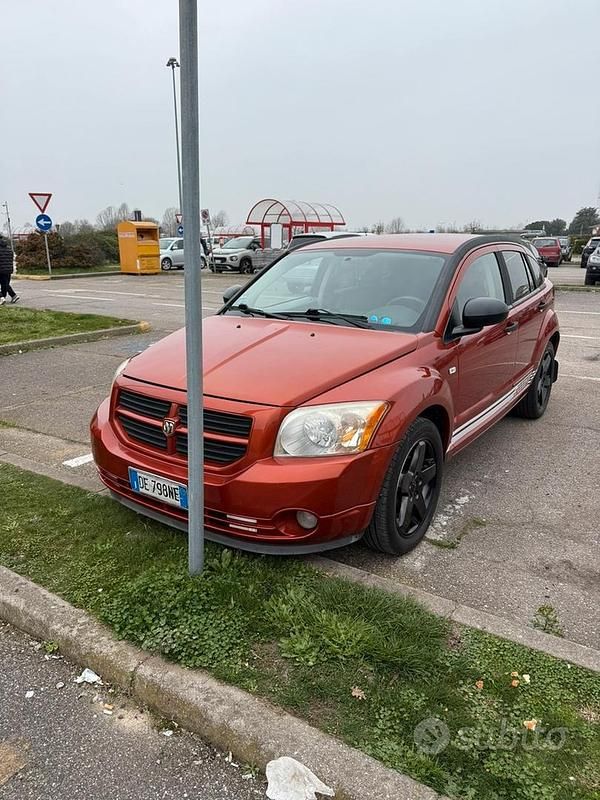 Usata Dodge Caliber 140 CV (102 kW) 2007 Marrone Utilitaria