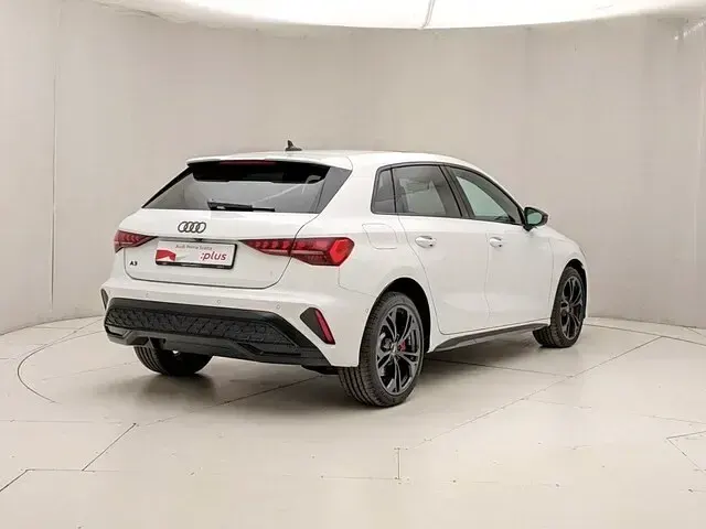 Usata Audi A3 Comfort 272 CV (200 kW) 2025 Bianco arkona Berlina