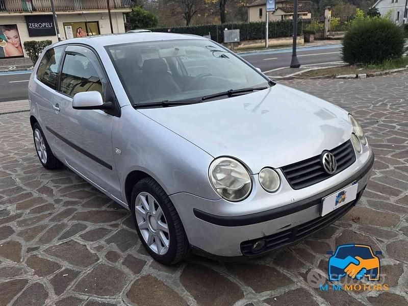 Usata VW Polo Comfortline 74 CV (54 kW) 2003 Grigio Berlina