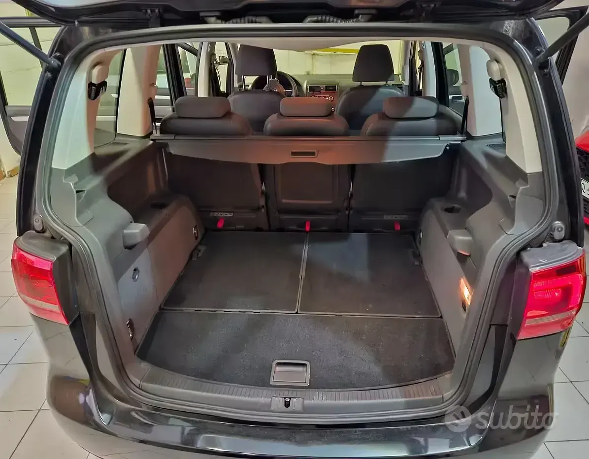 Usata VW Touran 105 CV (77 kW) 2011 Nero Monovolume
