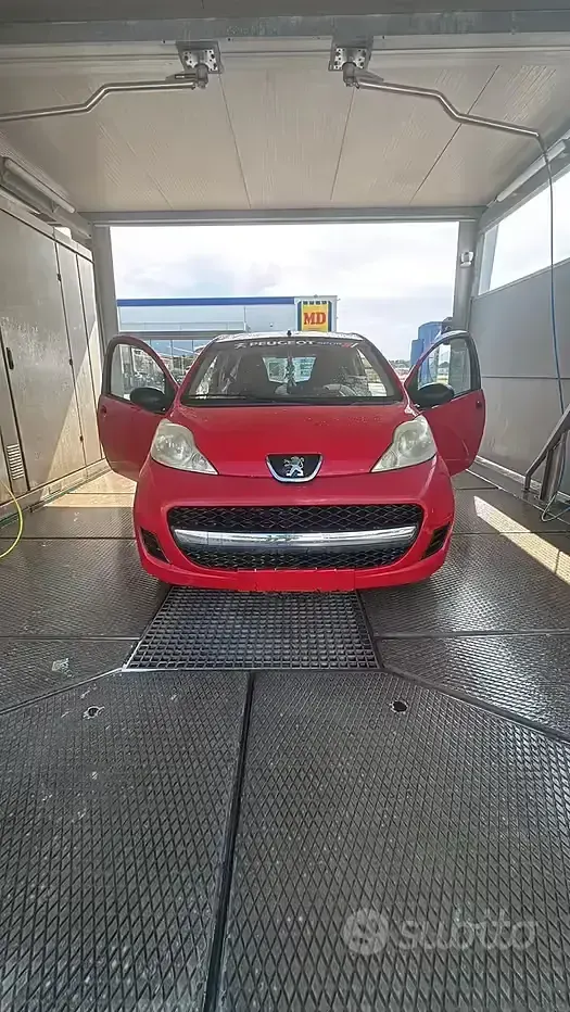 Usata Peugeot 107 68 CV (50 kW) 2009 Rosso Utilitaria