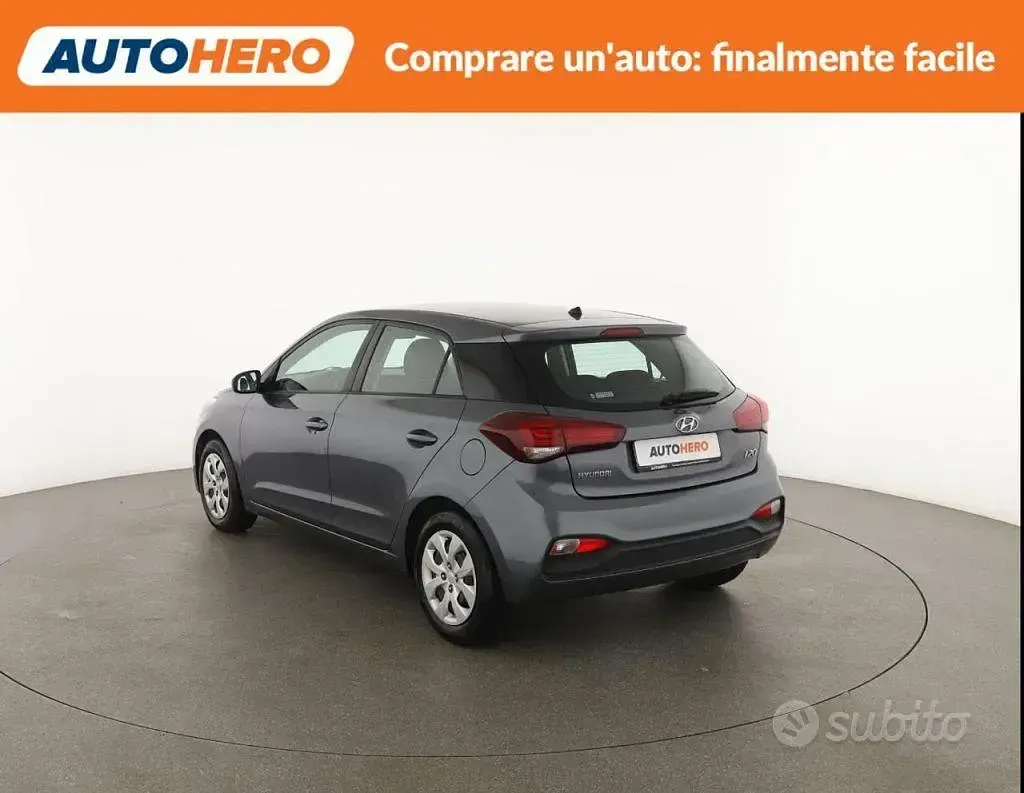 Begagnad Hyundai i20 Advanced 75 HK (55 kW) 2018 Grå Sedan