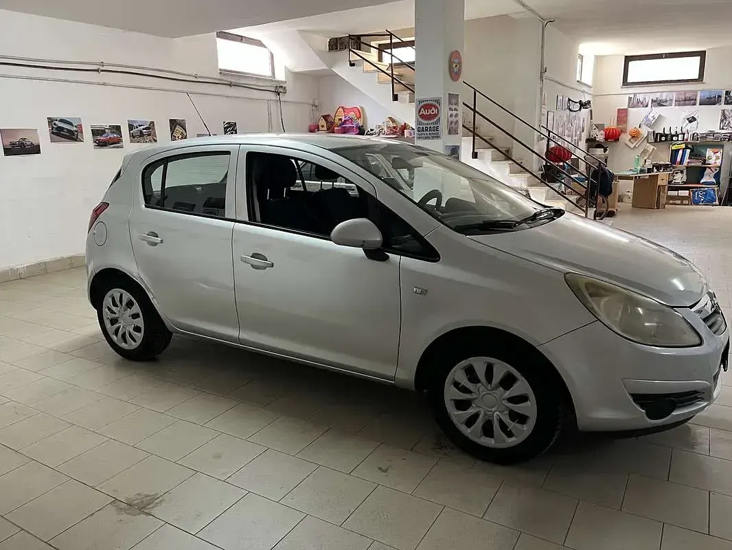 Usata Opel Corsa Club 80 CV (58 kW) 2009 Utilitaria