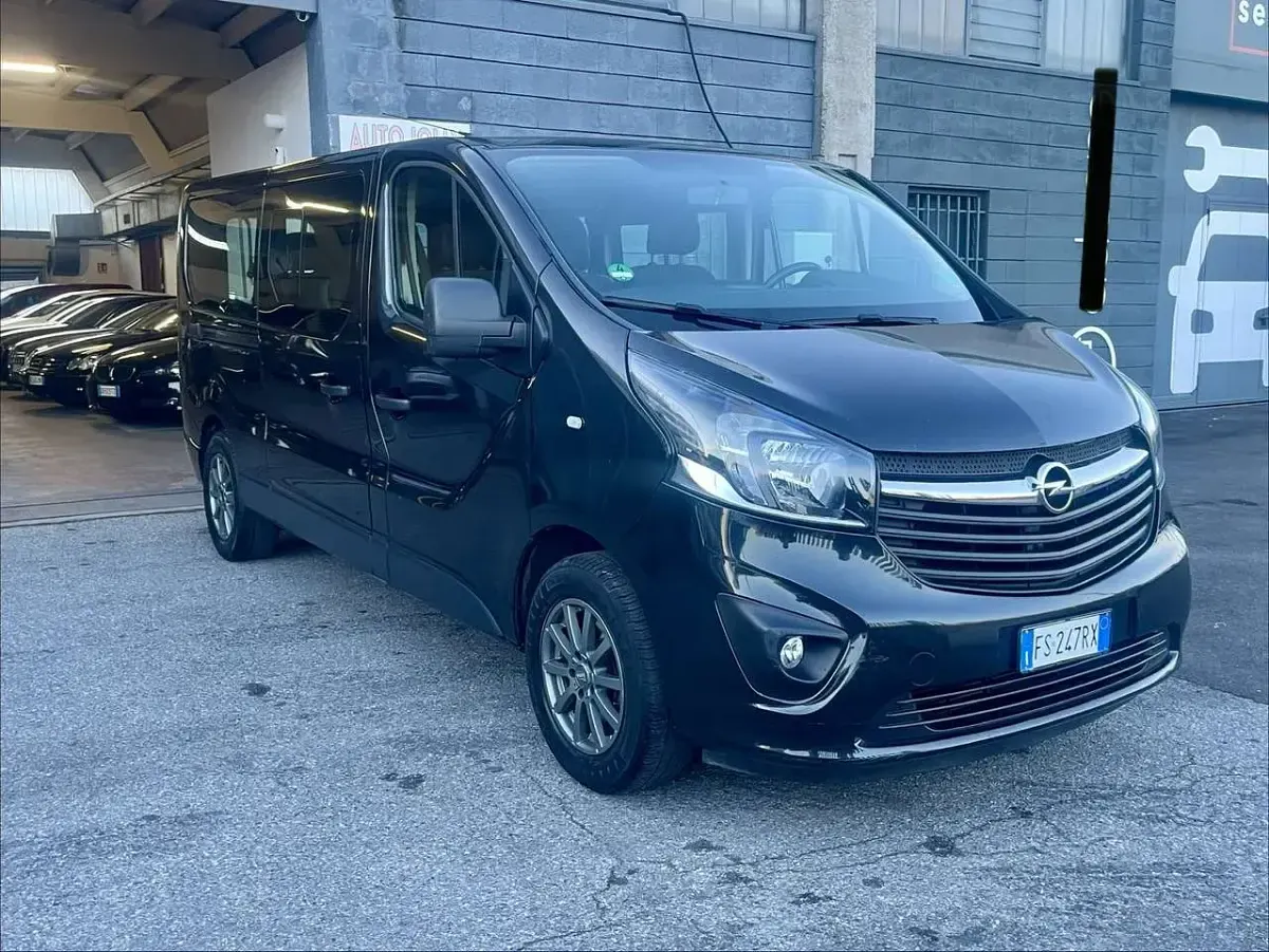 Usata Opel Vivaro 145 CV (106 kW) 2019 Nero Monovolume