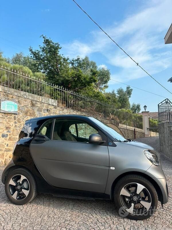 Usata Smart ForTwo Electric Drive Passion 41 kW (56 CV) 2023 Grigio Coupé