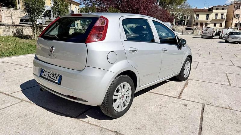 Usata Fiat Punto Lounge 77 CV (56 kW) 2016 Argento Utilitaria
