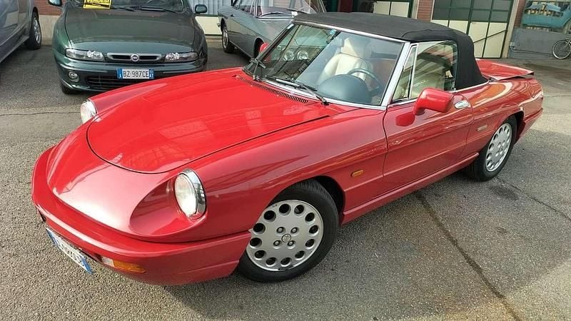 Usata Alfa Romeo Spider 117 CV (86 kW) 1992 Rosso Cabrio