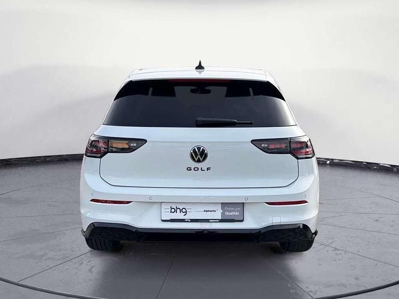 Usata VW Golf VIII R-line 150 CV (110 kW) 2025 Bianco Utilitaria