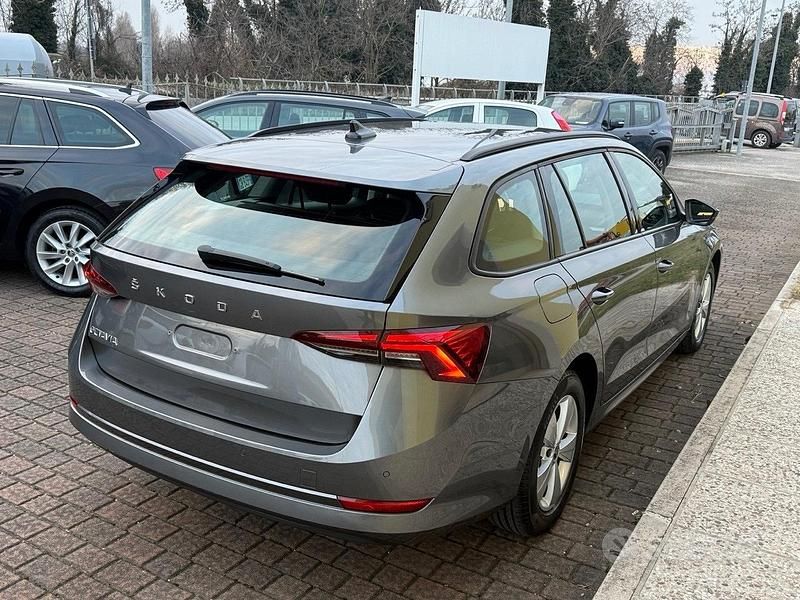 Usata Skoda Octavia 115 CV (84 kW) 2022 Grigio Station wagon