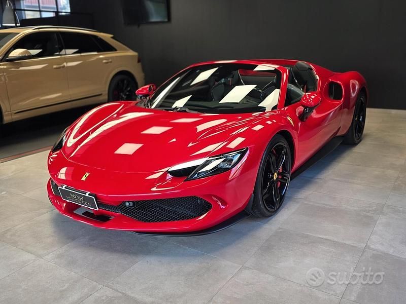 Usata Ferrari 296 829 CV (609 kW) 2024 Rosso Cabrio