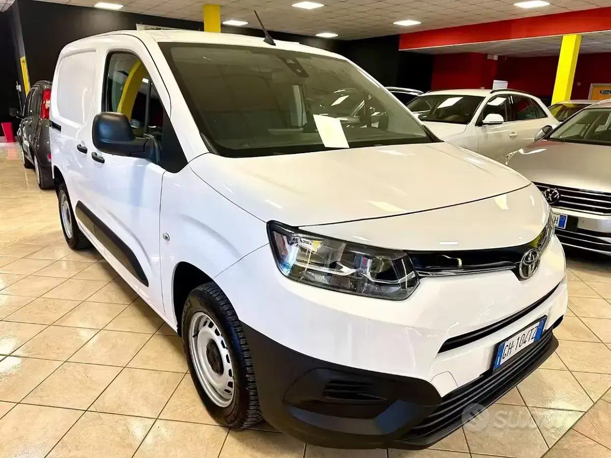 Usata Toyota Proace City City 102 CV (75 kW) 2022 Bianco Monovolume