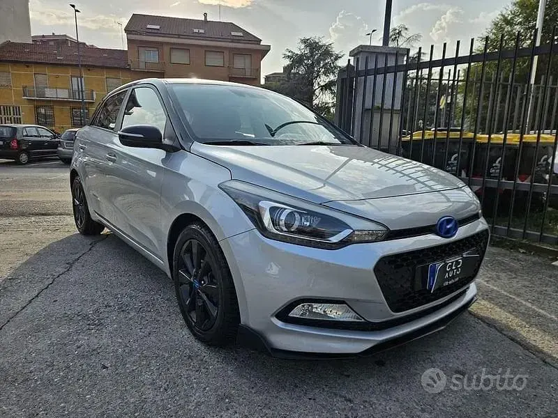 Usata Hyundai i20 Style 75 CV (55 kW) 2015 Grigio Berlina