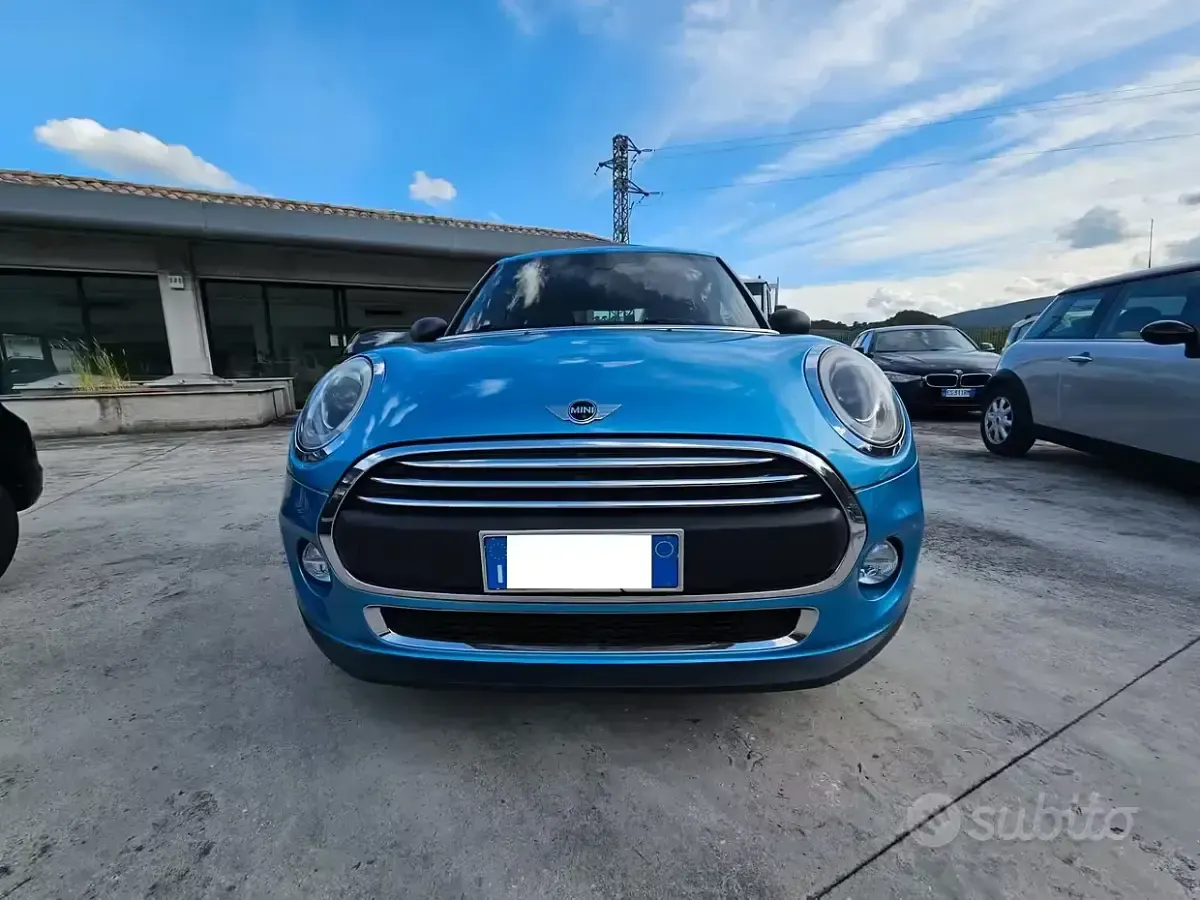 Usata Mini One D Business 95 CV (69 kW) 2017 Blu Utilitaria