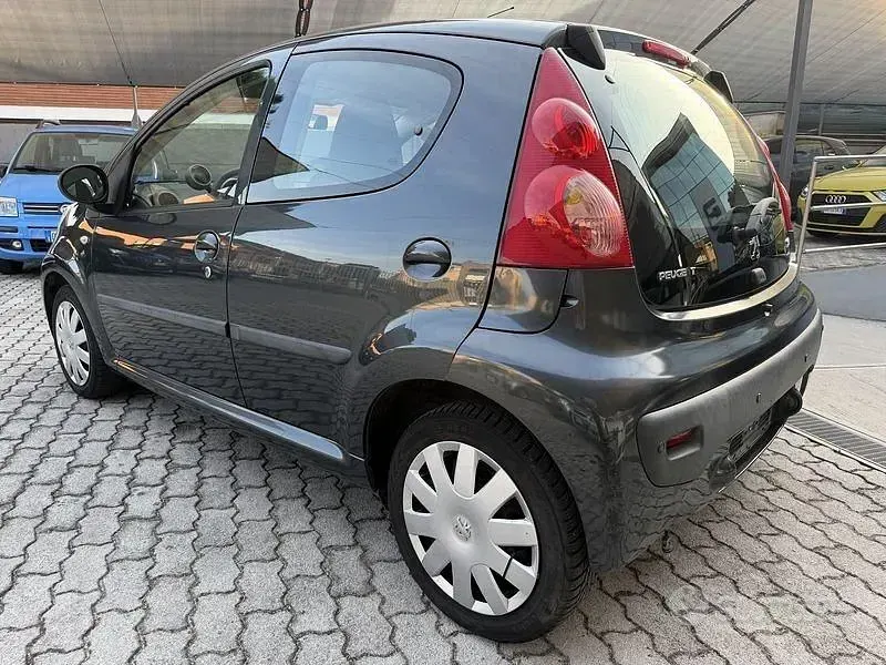 Usata Peugeot 107 Urban Move 68 CV (50 kW) 2008 Grigio Utilitaria