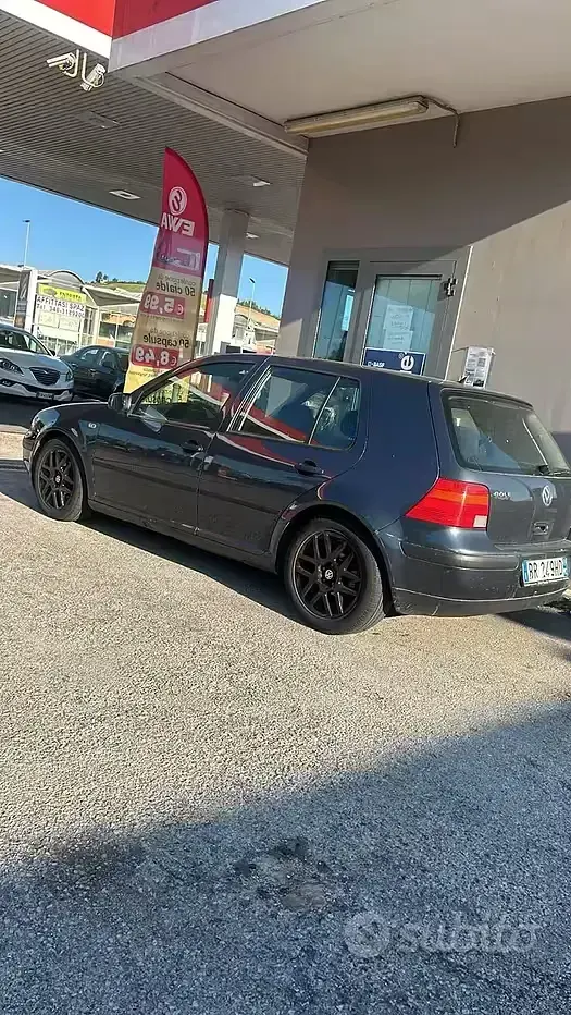 Usata VW Golf IV 101 CV (74 kW) 2001 Nero Berlina