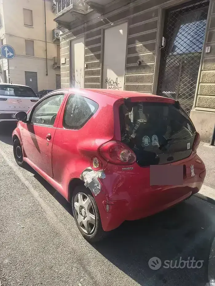 Usata Toyota Aygo 68 CV (50 kW) 2006 Rosso Utilitaria