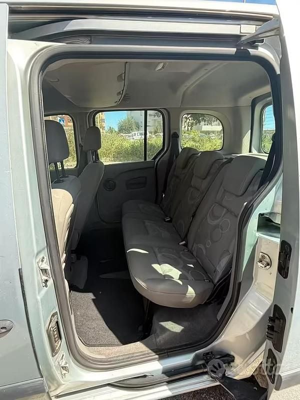 Usata Renault Kangoo 115 CV (84 kW) 2009 Grigio Berlina