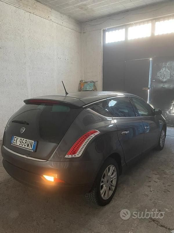 Usata Lancia Delta 120 CV (88 kW) 2011 Grigio Utilitaria