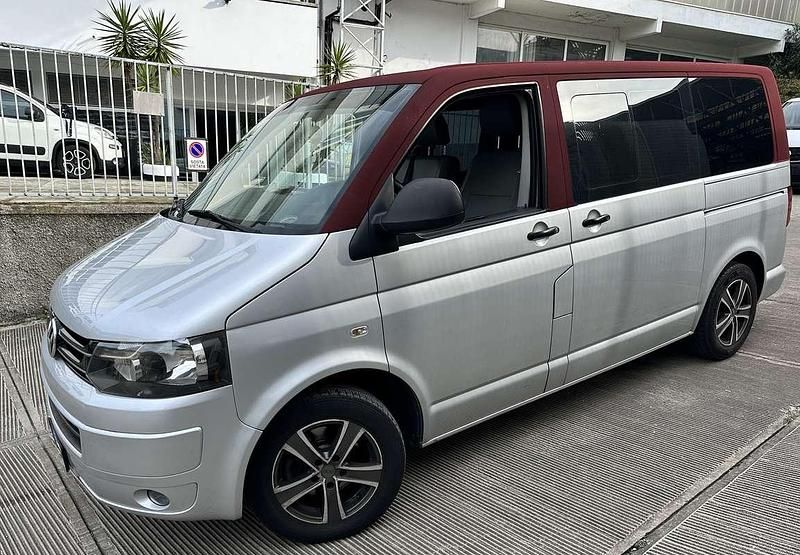 Usata VW T5 102 CV (75 kW) 2010 Argento Furgone
