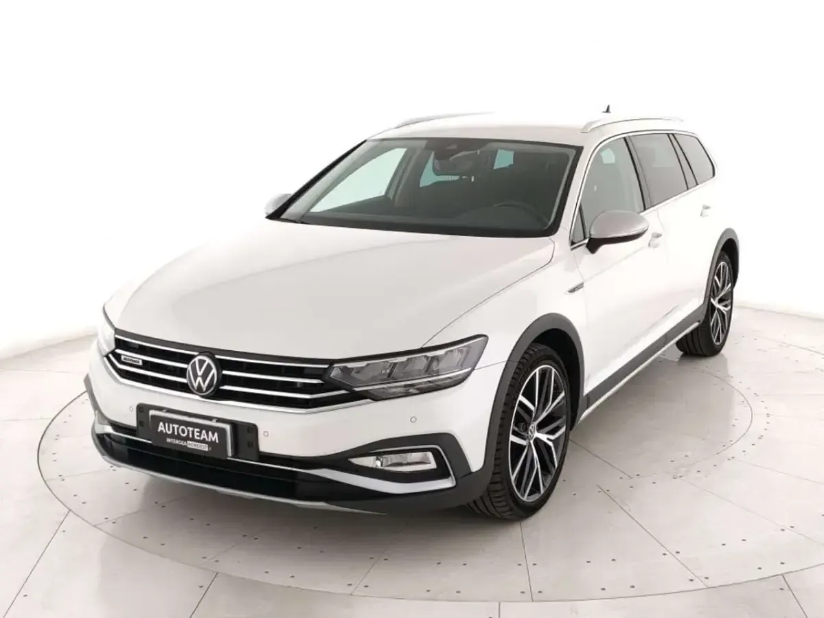 Usata VW Passat Alltrack 200 CV (147 kW) 2022 Bianco Station wagon