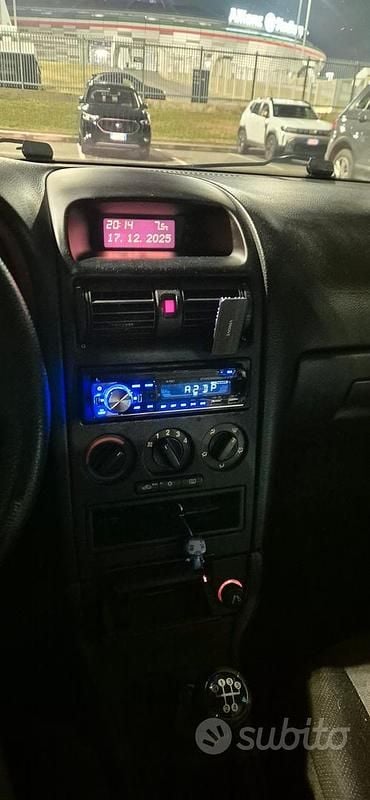 Usata 2001 Opel Astra Tre volumi | 2700 € - Immagine 1/4