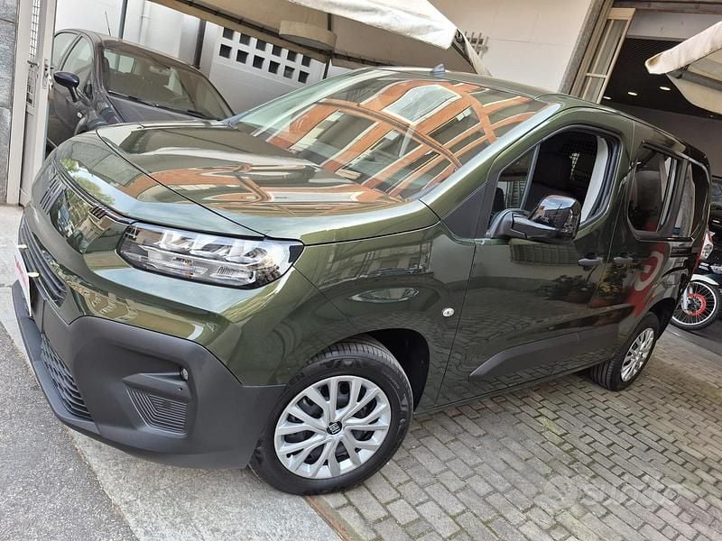 Nouvelle Fiat Doblò 131 ch (96 kW) 2025 Vert Monospace